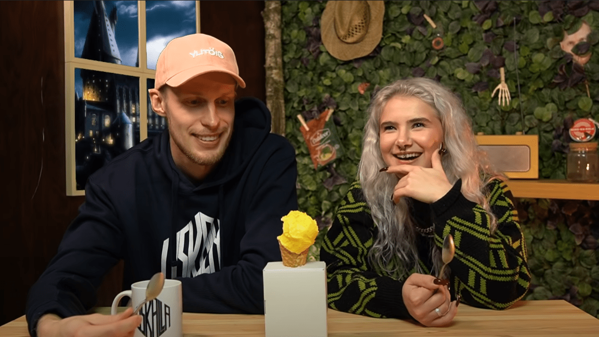 Roni Back ja Pinkku Pinsku testaavat Bäckin Youtube-kanavalla julkaistulla videolla todella mielenkiintoisia jäätelömakuja!
