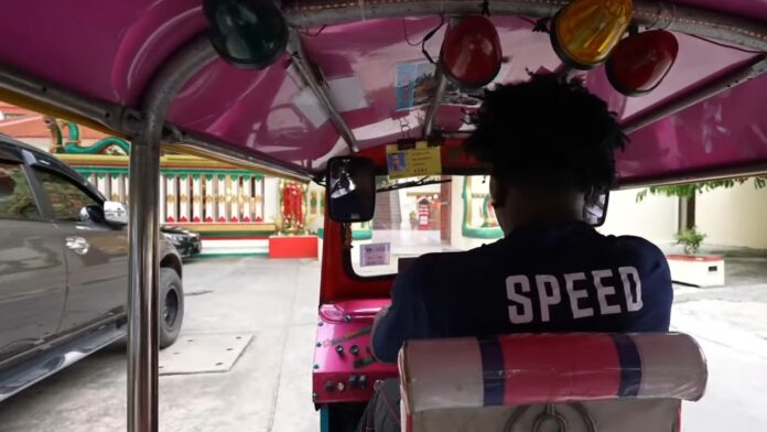 IShowSpeed ajamassa tuktuk-taksilla